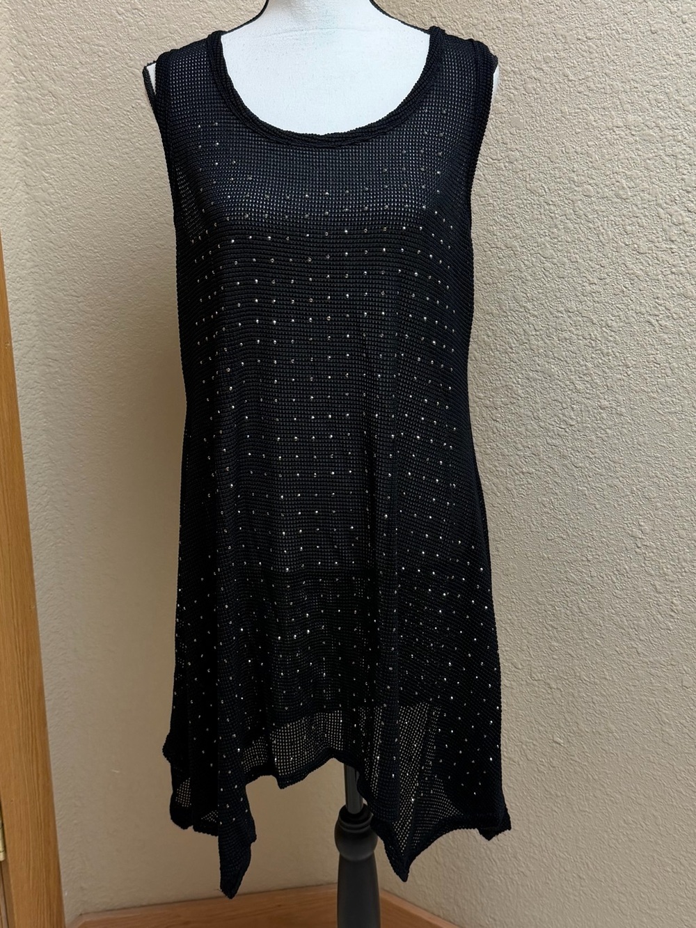 4/$20 Very Moda Black Studded Tunic Top